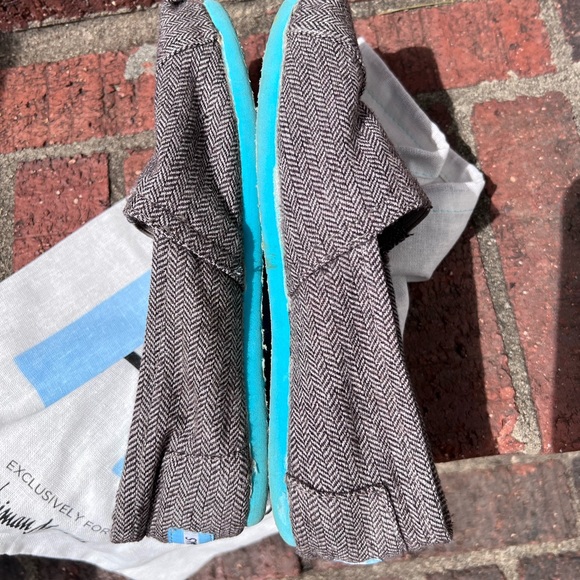 Toms made exclusively for Neiman Marcus. Elastic at top of foot. Size 8 - Picture 10 of 11